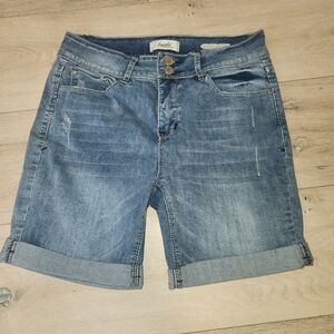 Angels Forever Young Curvy Bermuda Cuffed Jean Shorts Women's Size 8